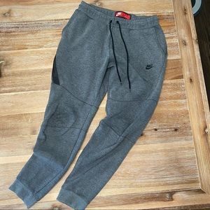Men’s Nike Joggers - Medium